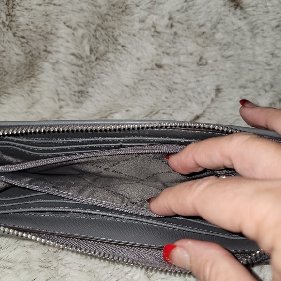 Michael Kors gray bag and matching wallet. - Picture 14 of 16
